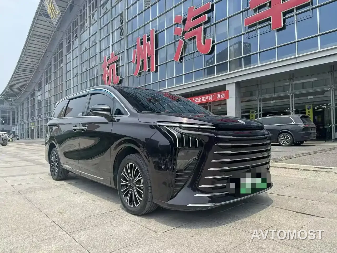 Dongfeng Fengxing Starlight V9 2026 Beyond Joy Series 200km Comfort — фото 3