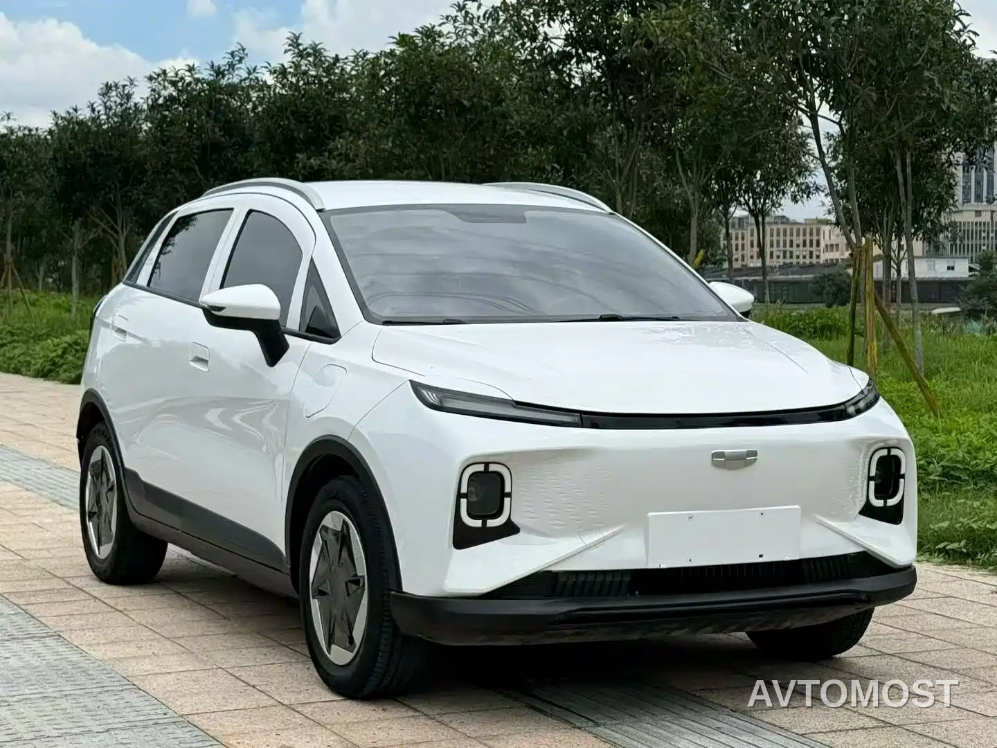 Geely Geometry E Firefly 2024 Model 301km Light Flow — фото 3