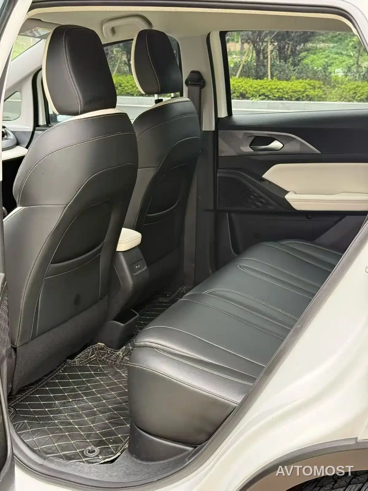 Geely Geometry E Firefly 2024 Model 301km Light Flow — фото 4