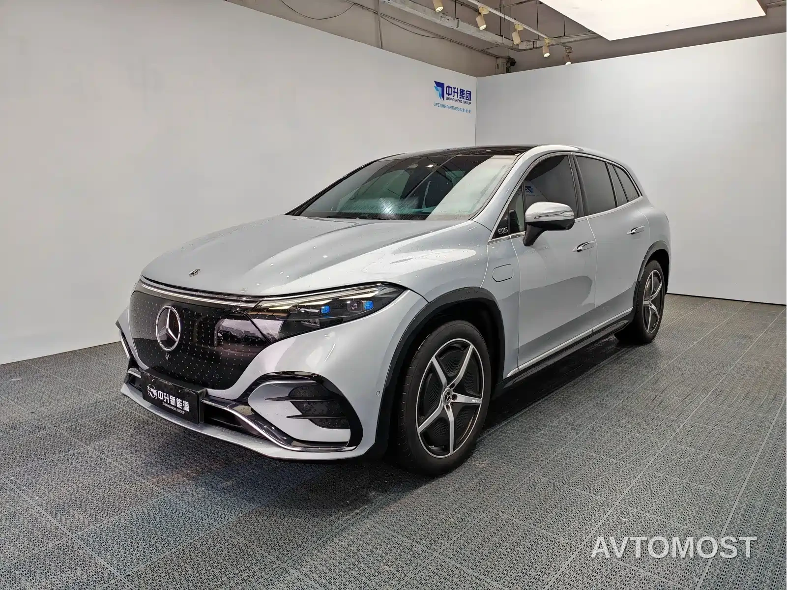 Mercedes-Benz EQS SUV 2023 450 4MATIC Pioneer Edition — фото 1