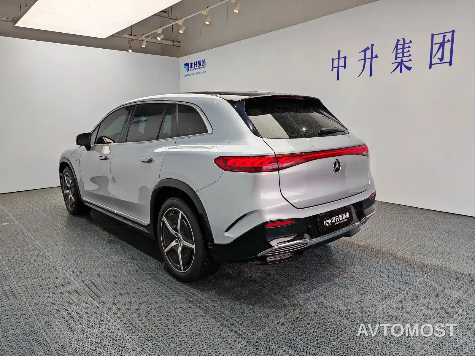 Mercedes-Benz EQS SUV 2023 450 4MATIC Pioneer Edition — фото 4