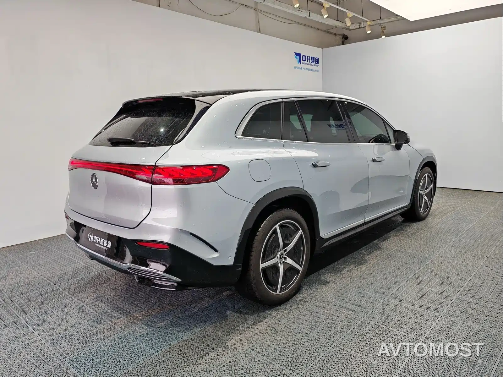 Mercedes-Benz EQS SUV 2023 450 4MATIC Pioneer Edition — фото 6