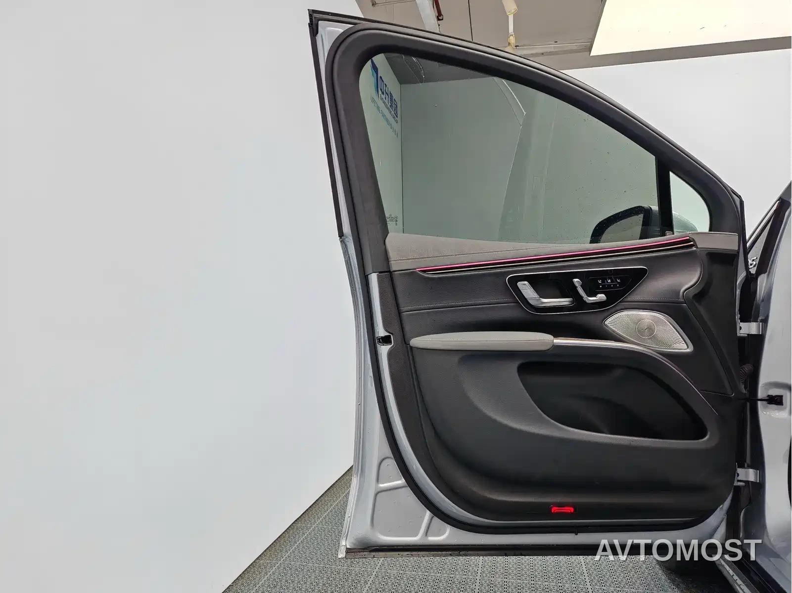 Mercedes-Benz EQS SUV 2023 450 4MATIC Pioneer Edition — фото 13
