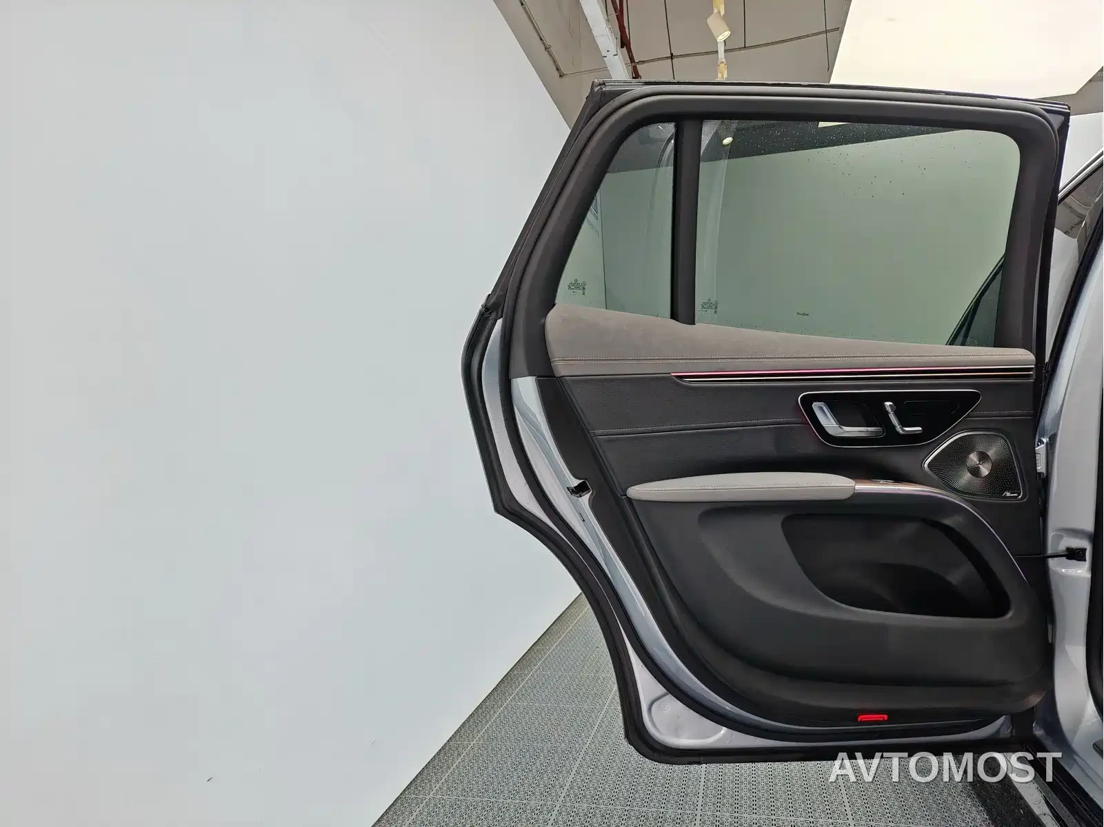 Mercedes-Benz EQS SUV 2023 450 4MATIC Pioneer Edition — фото 14