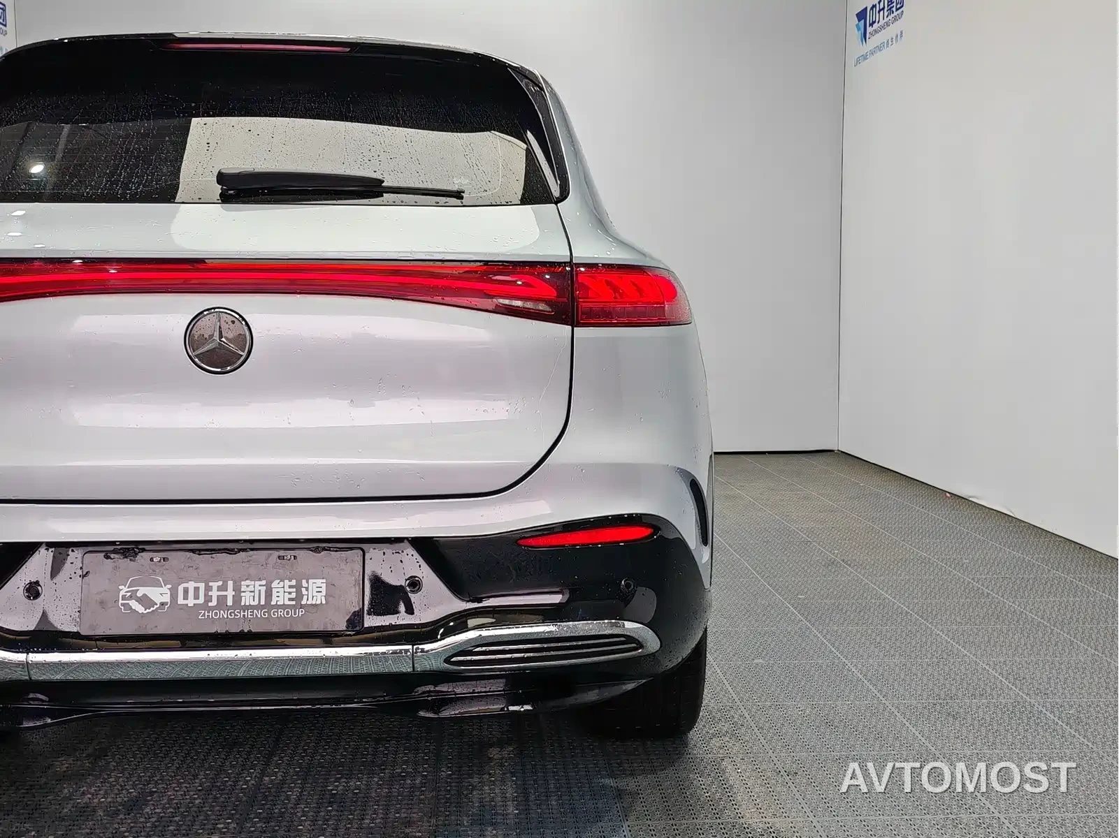 Mercedes-Benz EQS SUV 2023 450 4MATIC Pioneer Edition — фото 21