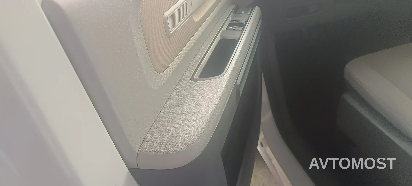 SAIC Maxus Dana V1 2025 Model V1+ Long Wheelbase High Roof Multi-Purpose Edition (62kWh) — фото 9