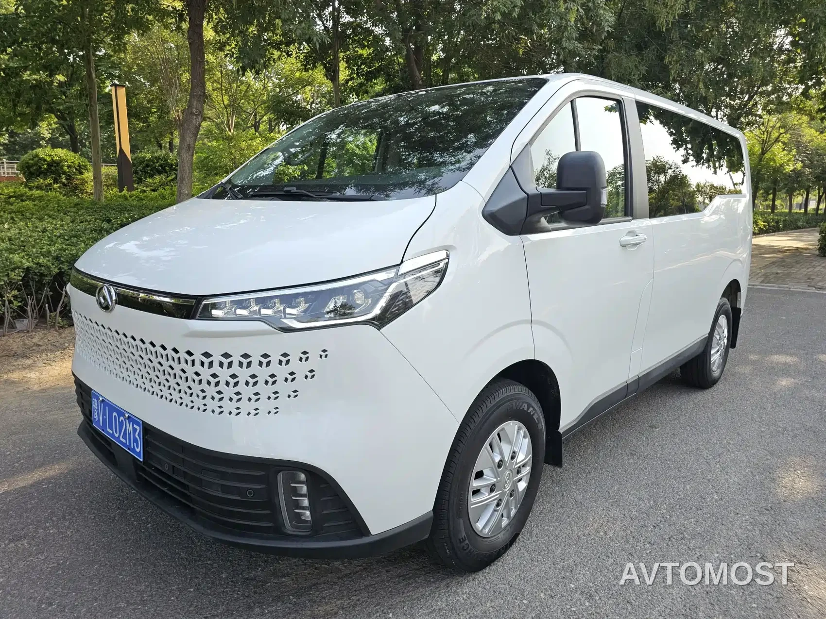SAIC Maxus Xintu V70 2023 Model 2.0T Elite Manual Short Wheelbase Low Roof 5/6 Seats (125Ps) — фото 1