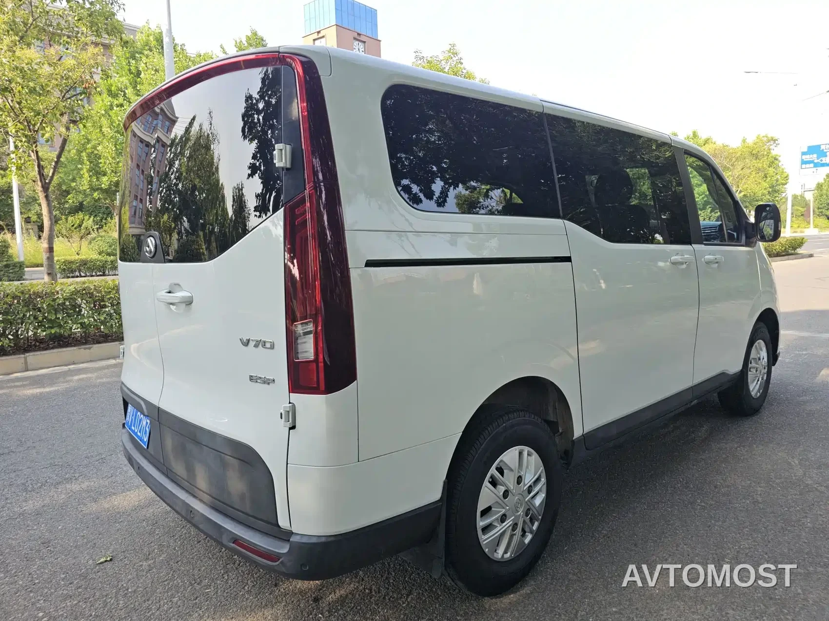SAIC Maxus Xintu V70 2023 Model 2.0T Elite Manual Short Wheelbase Low Roof 5/6 Seats (125Ps) — фото 6