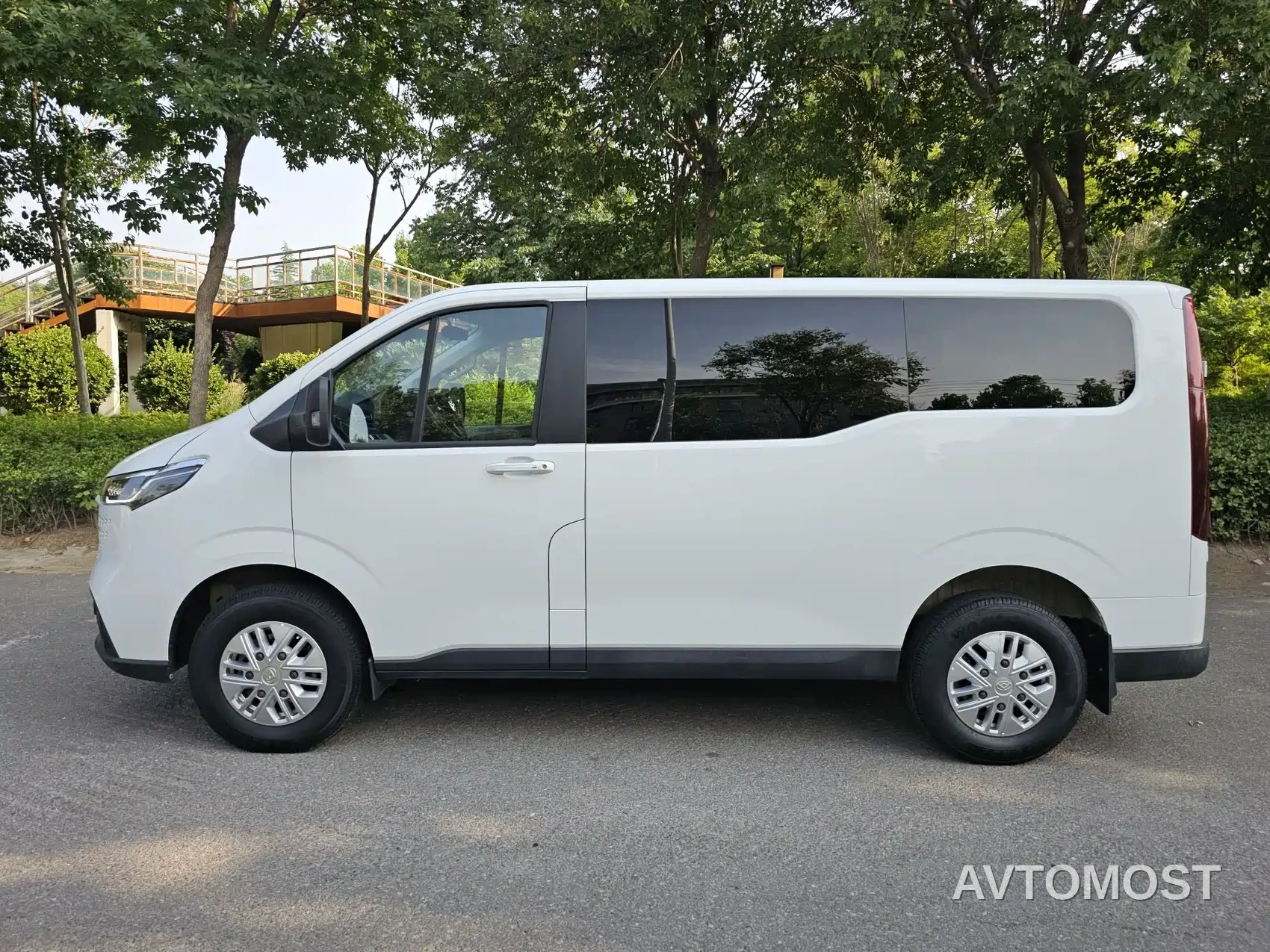 SAIC Maxus Xintu V70 2023 Model 2.0T Elite Manual Short Wheelbase Low Roof 5/6 Seats (125Ps) — фото 7