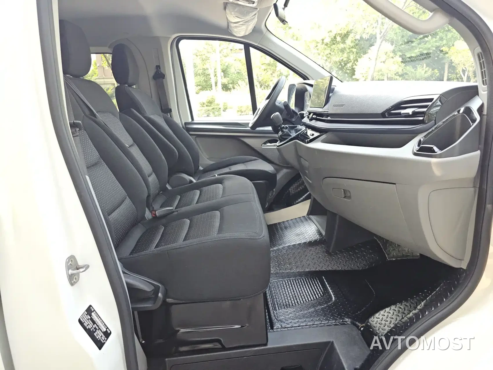 SAIC Maxus Xintu V70 2023 Model 2.0T Elite Manual Short Wheelbase Low Roof 5/6 Seats (125Ps) — фото 8
