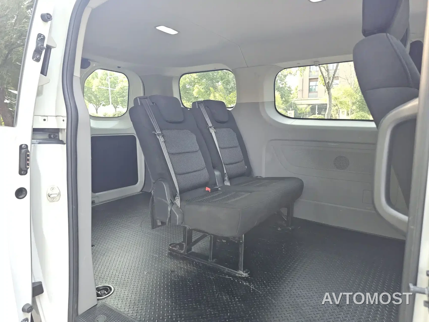 SAIC Maxus Xintu V70 2023 Model 2.0T Elite Manual Short Wheelbase Low Roof 5/6 Seats (125Ps) — фото 9