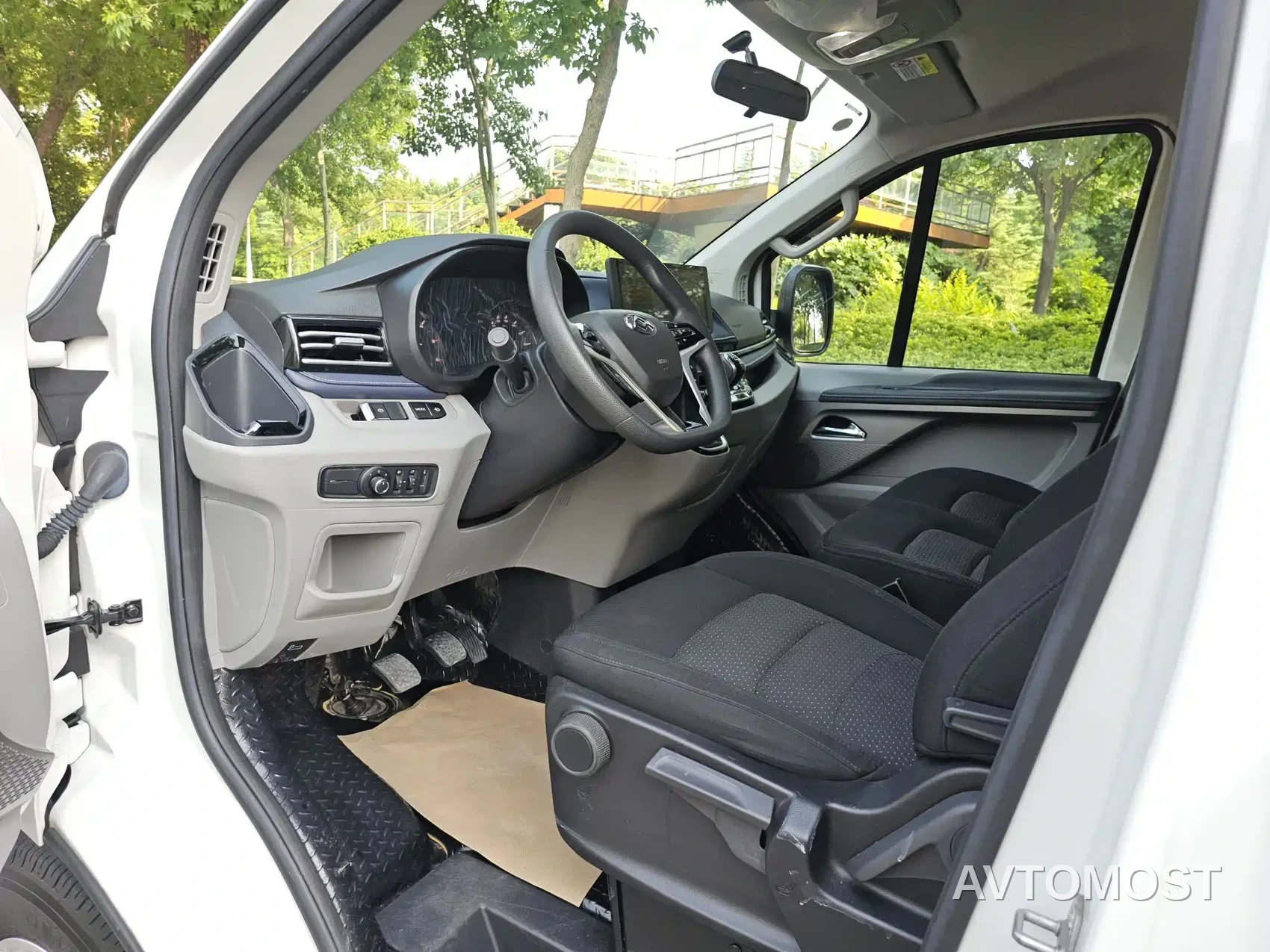 SAIC Maxus Xintu V70 2023 Model 2.0T Elite Manual Short Wheelbase Low Roof 5/6 Seats (125Ps) — фото 10