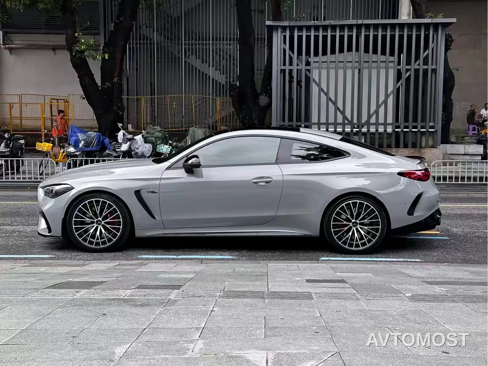 Mercedes-Benz Mercedes-AMG CLE 2024 AMG CLE 53 4MATIC+ Coupe — фото 3