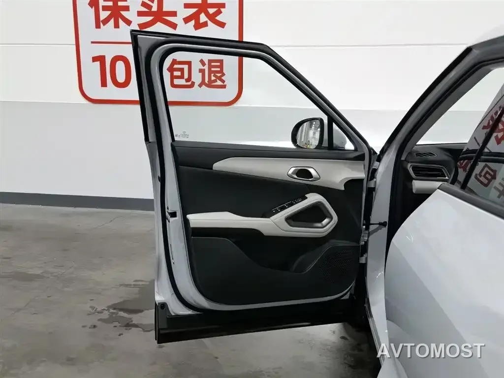 BYD Yuan UP 2025 Model 301KM Navigator — фото 7