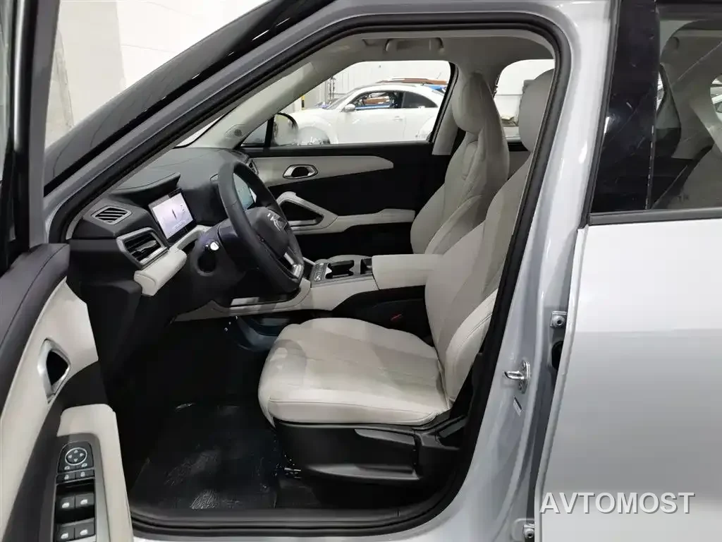 BYD Yuan UP 2025 Model 301KM Navigator — фото 9