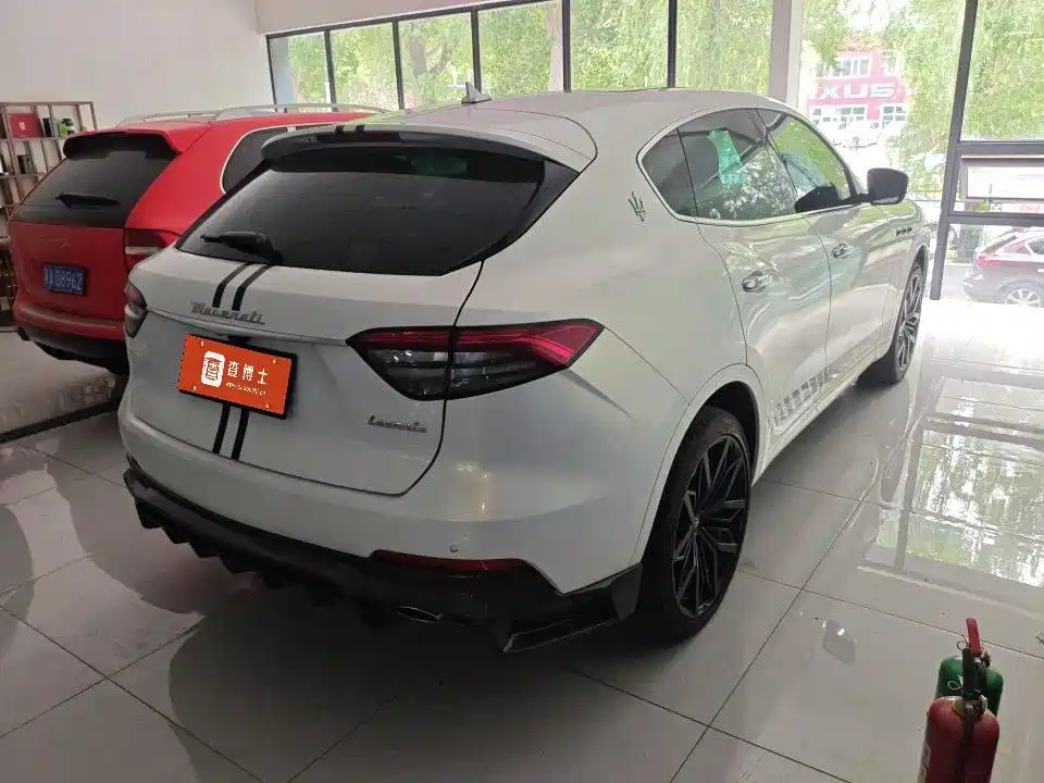 Maserati Levante 2022 2.0T GT Edge Edition — фото 6