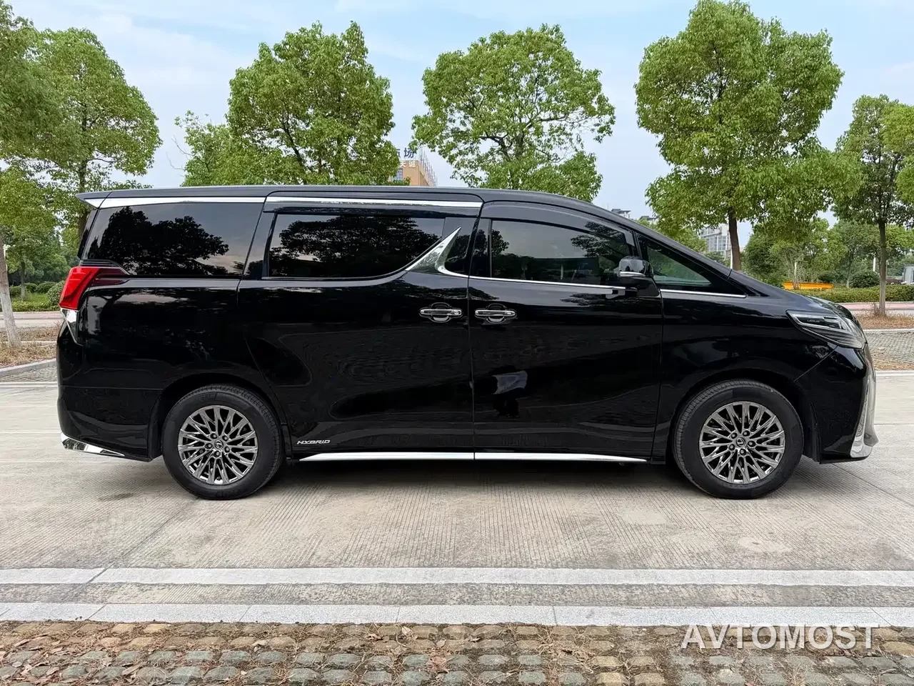 Lexus LM 2020 300h 4-Seat Imperial Edition — фото 23