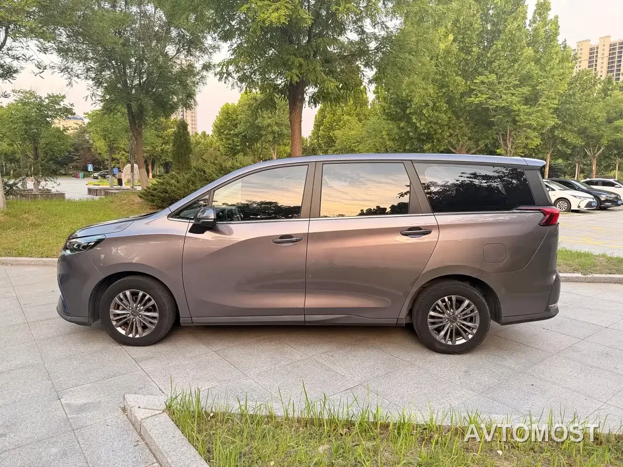 SAIC MAXUS EUNIQ 5 2020 1.3T PLUG IN Elite Edition — фото 3