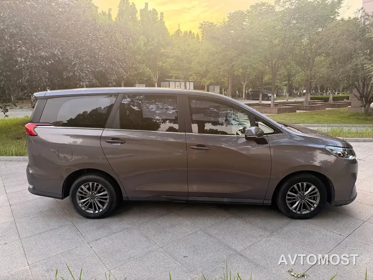 SAIC MAXUS EUNIQ 5 2020 1.3T PLUG IN Elite Edition — фото 7