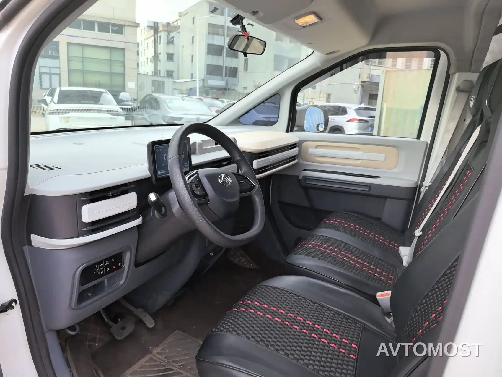 SAIC Maxus Dana V1 2025 Model V1+ Short Wheelbase Low Roof Multi-purpose Version (50kWh) — фото 5