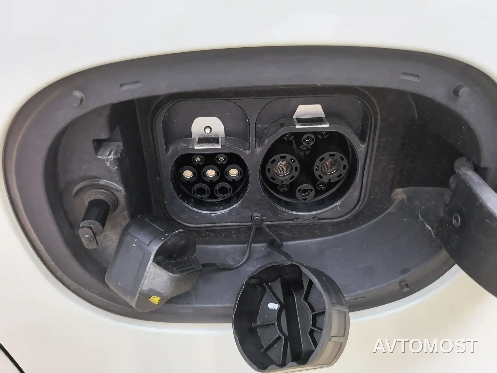 SAIC Maxus Dana V1 2025 Model V1+ Short Wheelbase Low Roof Multi-purpose Version (50kWh) — фото 6