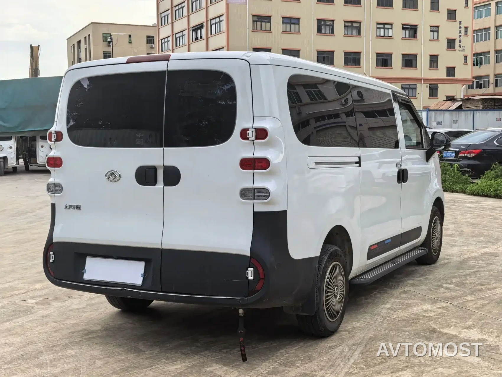 SAIC Maxus Dana V1 2025 Model V1+ Short Wheelbase Low Roof Multi-purpose Version (50kWh) — фото 7