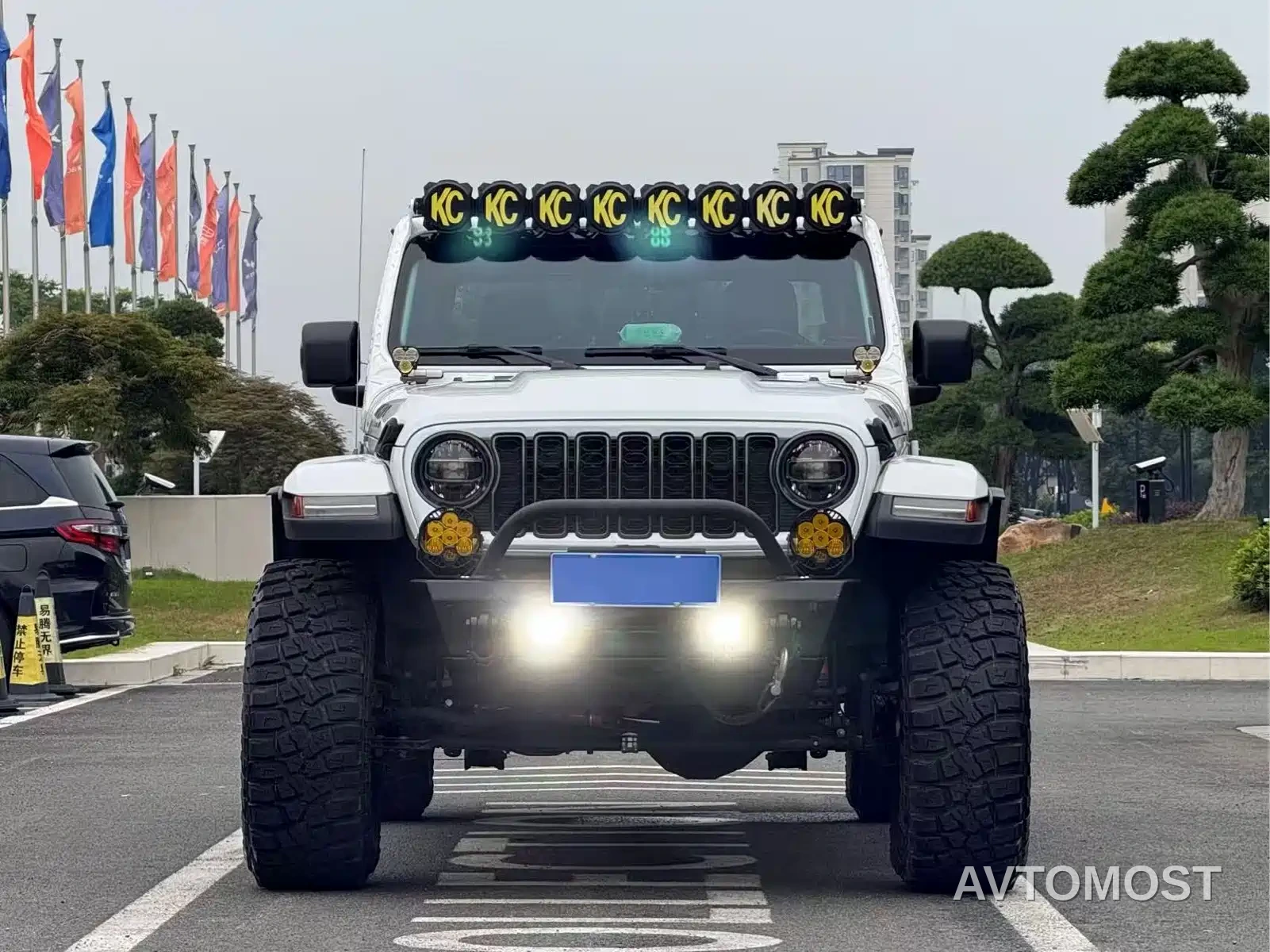 Jeep Gladiator 2022 3.6L Pioneer Edition — фото 2