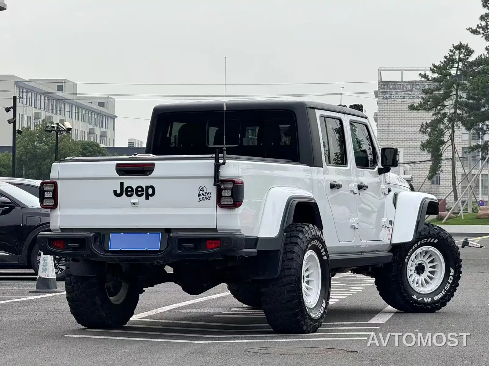Jeep Gladiator 2022 3.6L Pioneer Edition — фото 7