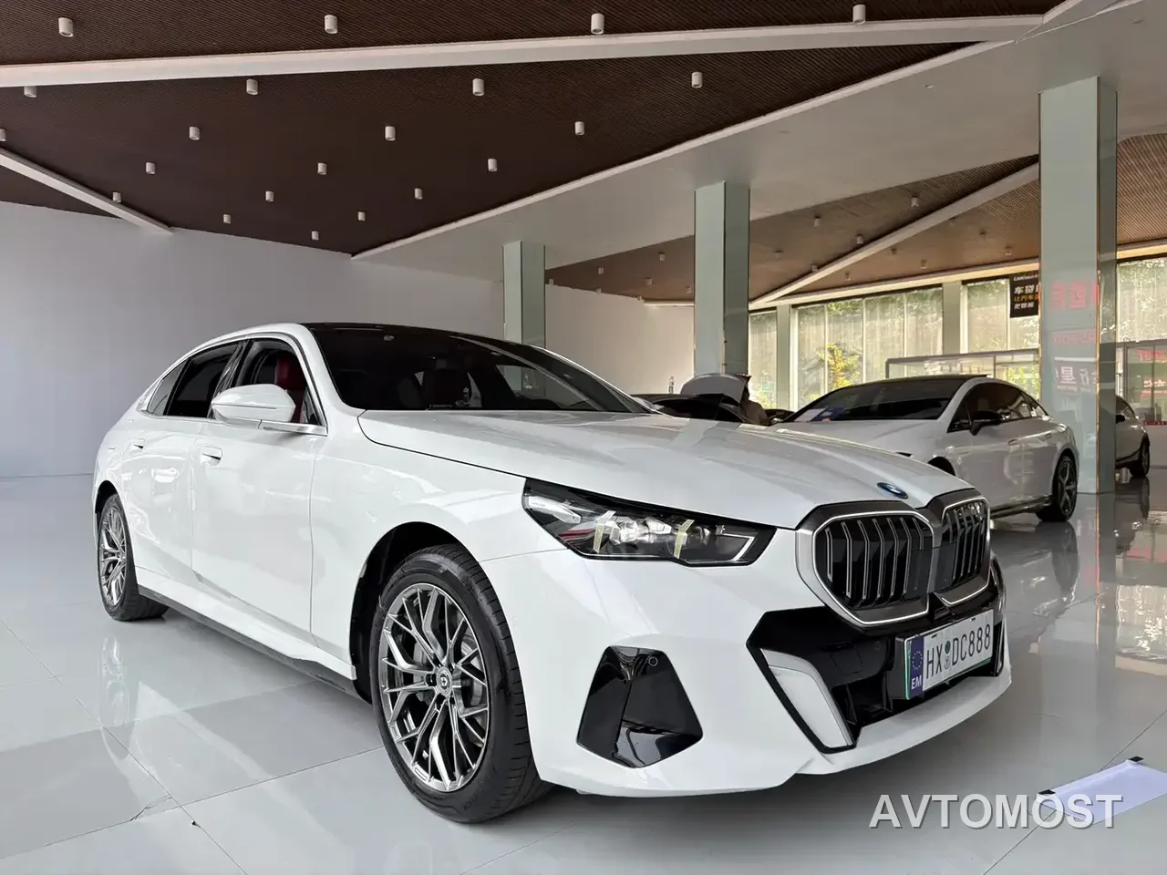 BMW i5 2025 eDrive 35L M Sport Package — фото 3