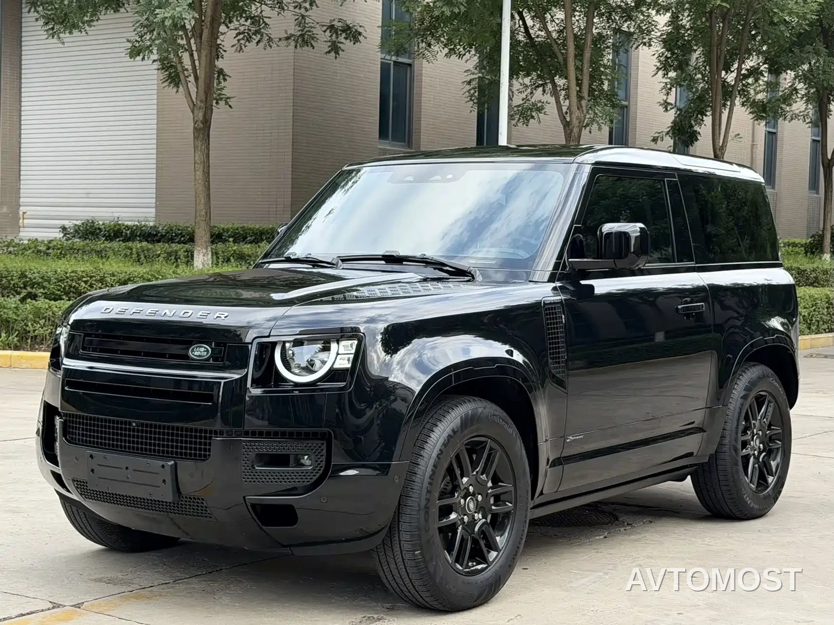 Land Rover Defender 2021 90 P400 X-DYNAMIC S — фото 2