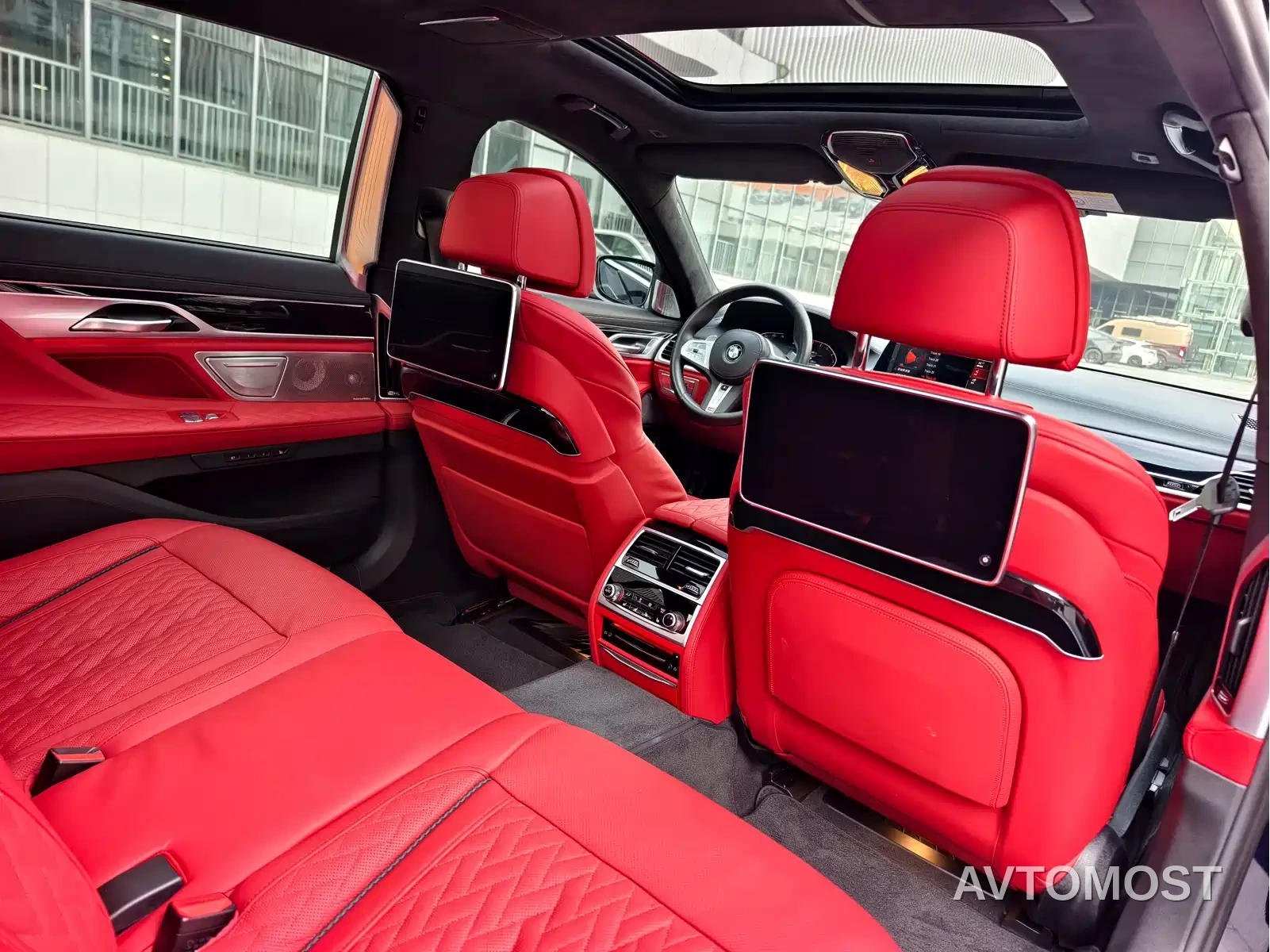 BMW 7 Series 2021 Model 740Li xDrive Executive M Sport Package — фото 4