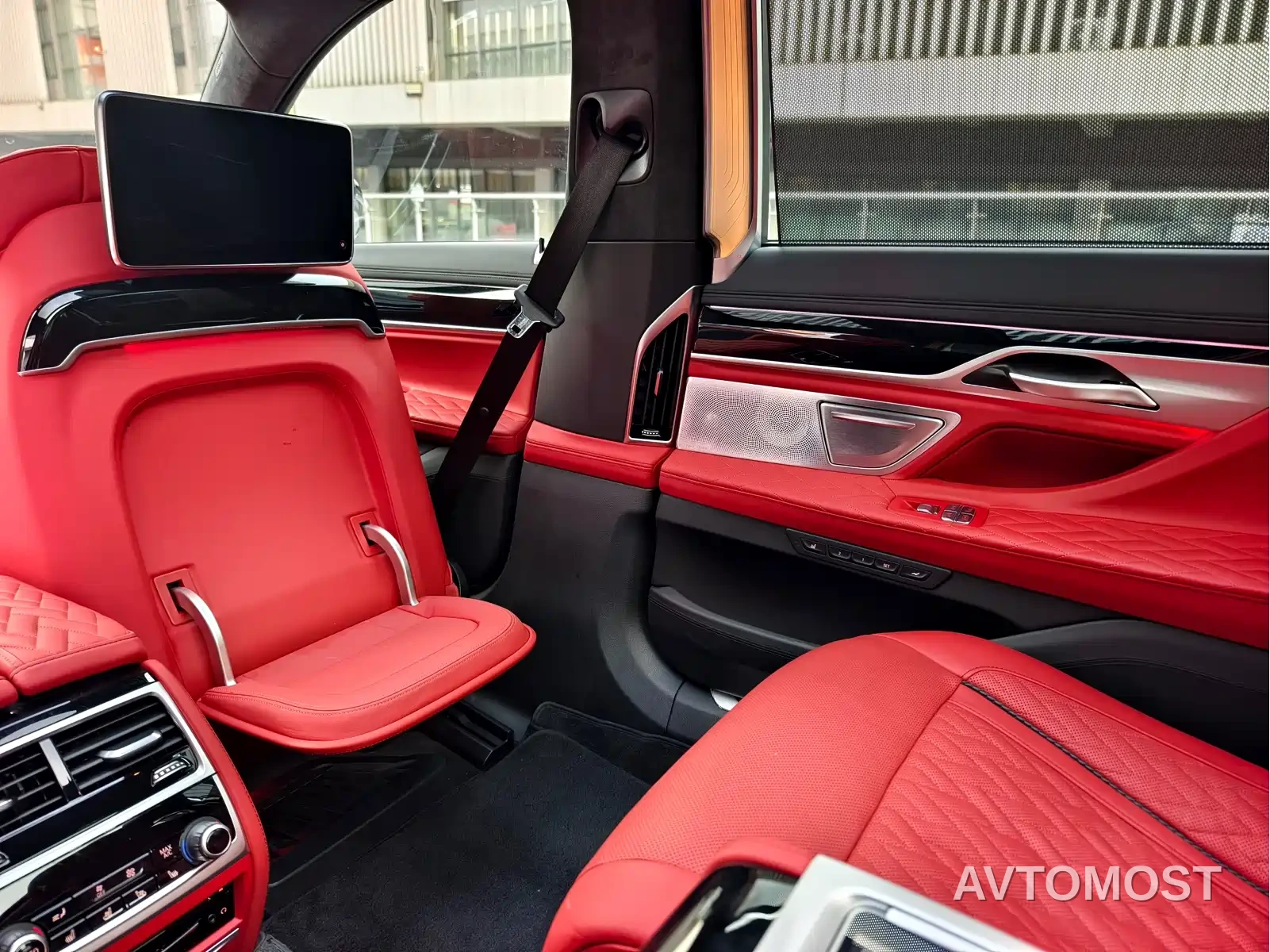 BMW 7 Series 2021 Model 740Li xDrive Executive M Sport Package — фото 6