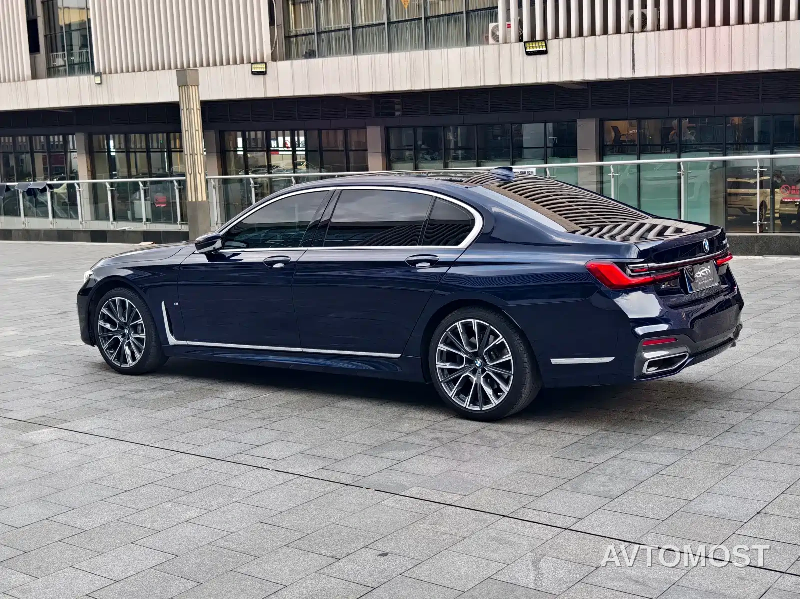 BMW 7 Series 2021 Model 740Li xDrive Executive M Sport Package — фото 10