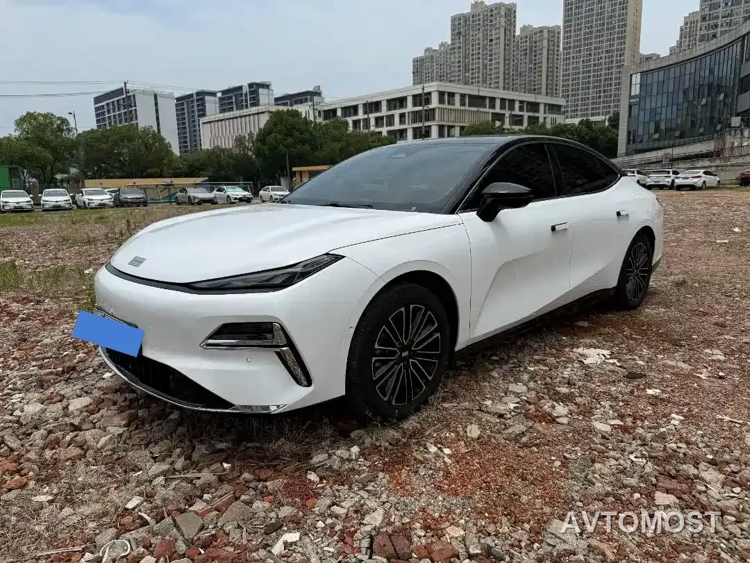 Geely Galaxy Xingyao 8 2025 130km EM-i Premium Edition — фото 1