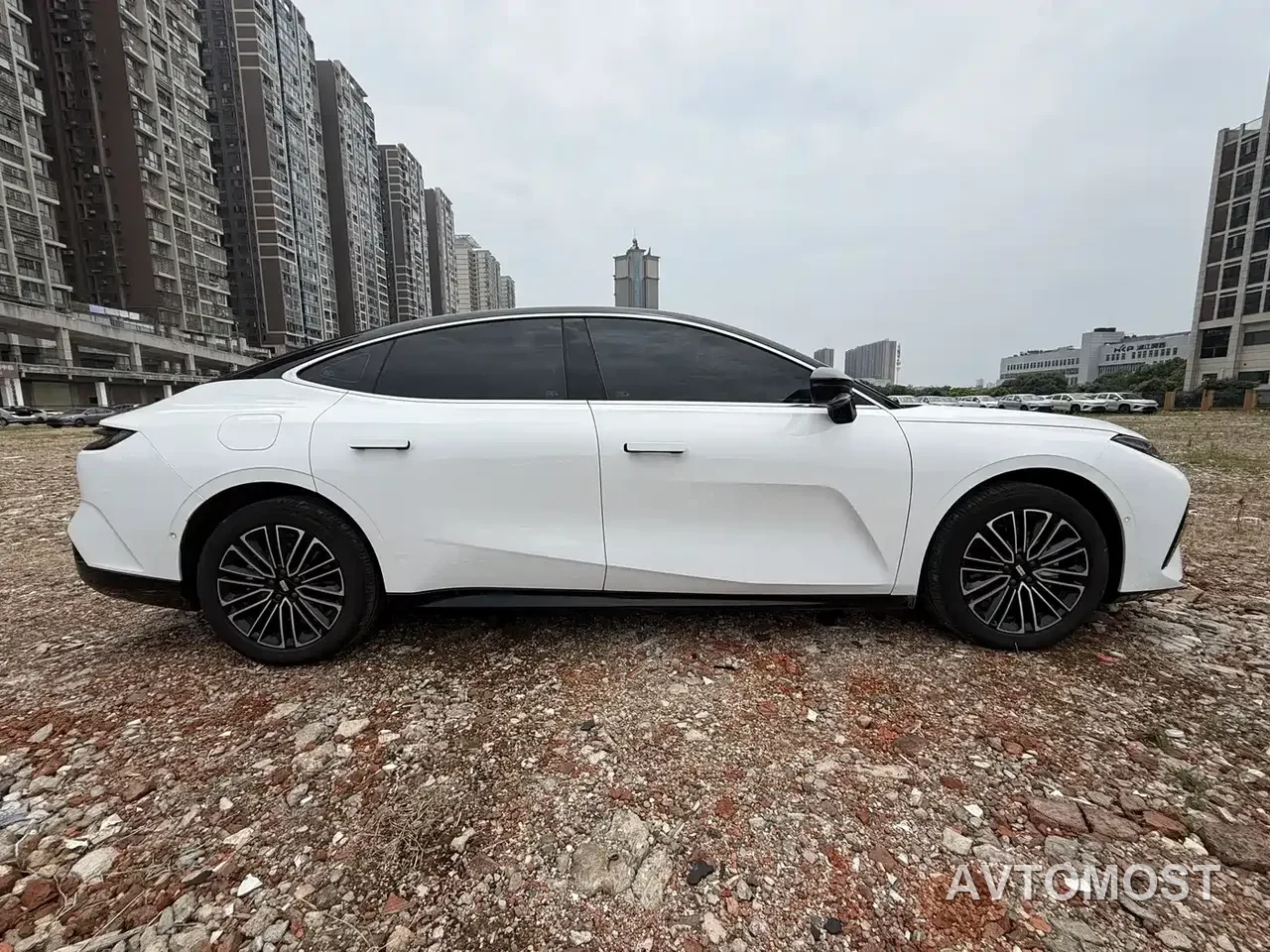 Geely Galaxy Xingyao 8 2025 130km EM-i Premium Edition — фото 4