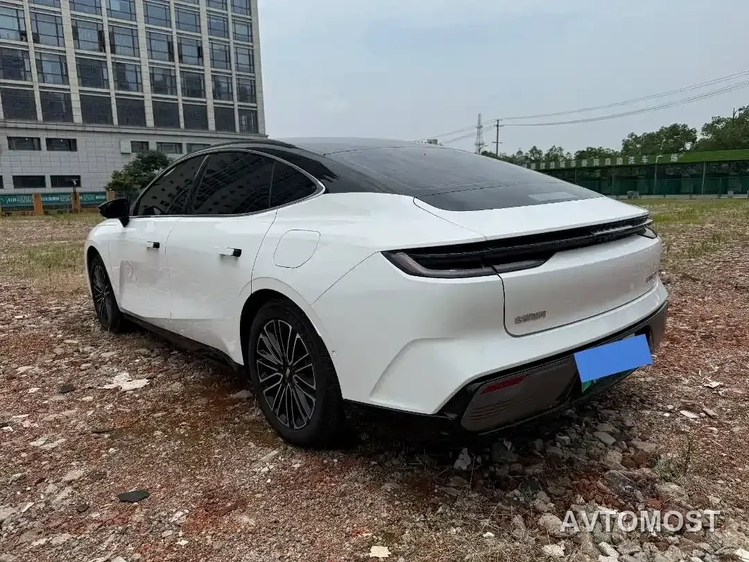 Geely Galaxy Xingyao 8 2025 130km EM-i Premium Edition — фото 5