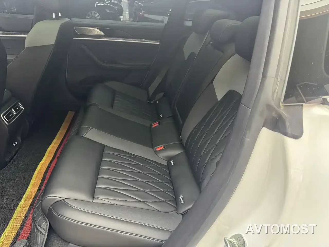 Nezha S Shooting Brake 2024 Model Range Extender 300 Standard — фото 7