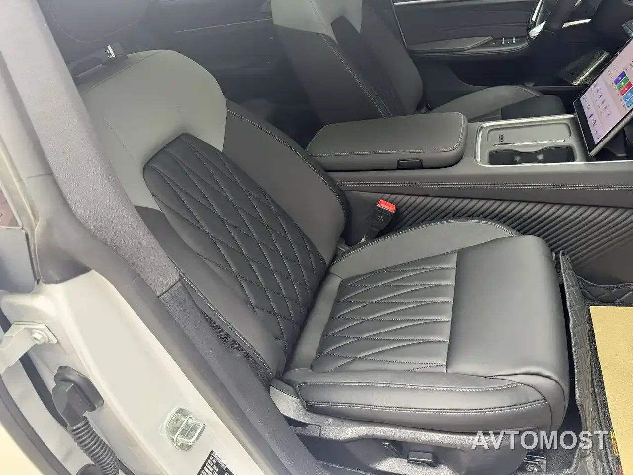 Nezha S Shooting Brake 2024 Model Range Extender 300 Standard — фото 8