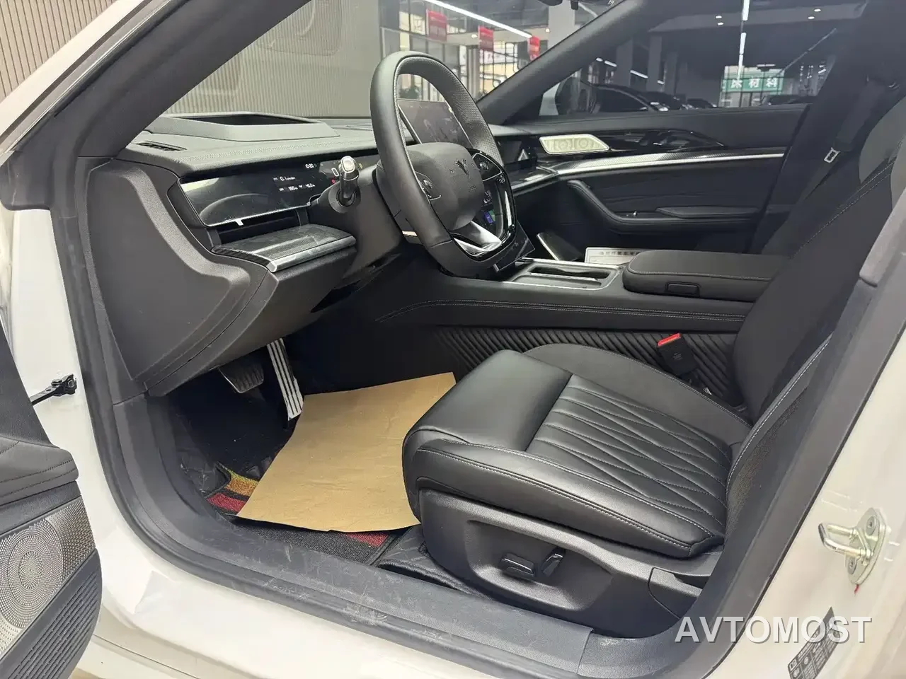 Nezha S Shooting Brake 2024 Model Range Extender 300 Standard — фото 9