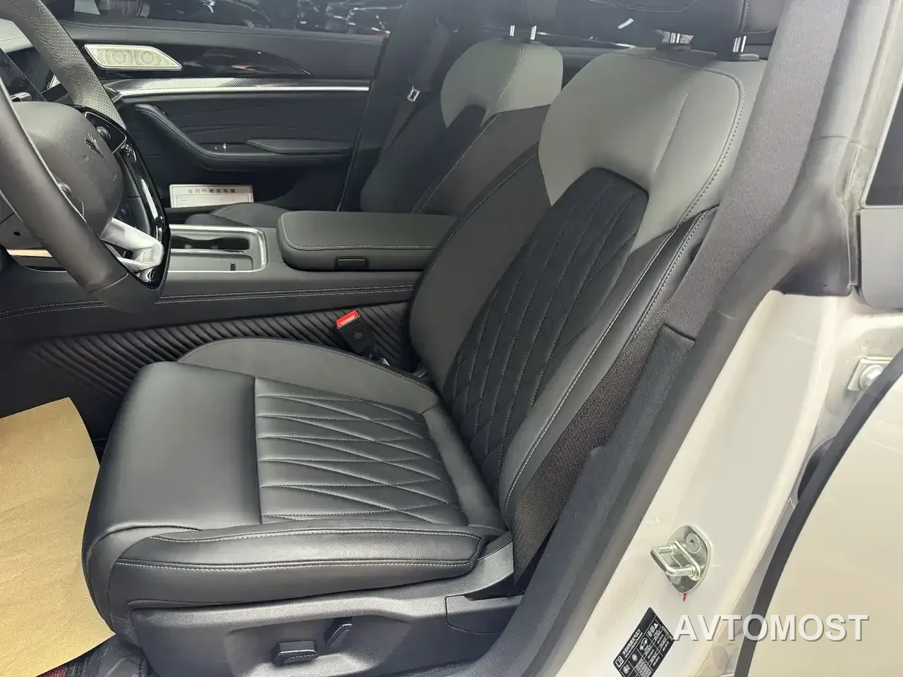 Nezha S Shooting Brake 2024 Model Range Extender 300 Standard — фото 10