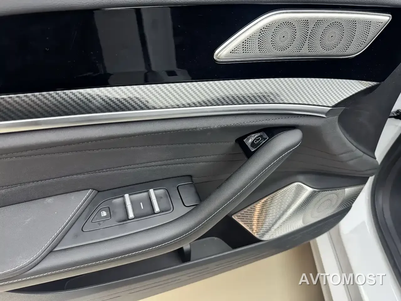 Nezha S Shooting Brake 2024 Model Range Extender 300 Standard — фото 11