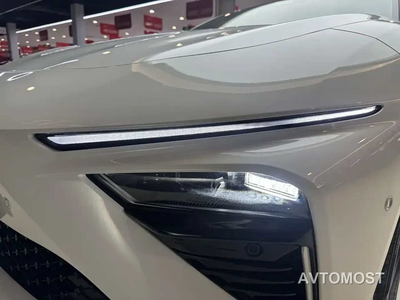 Nezha S Shooting Brake 2024 Model Range Extender 300 Standard — фото 15
