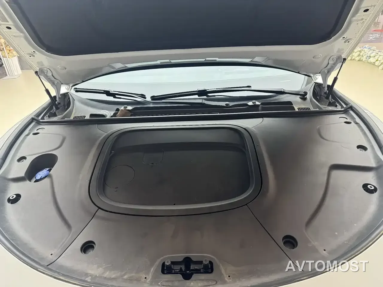 Nezha S Shooting Brake 2024 Model Range Extender 300 Standard — фото 16