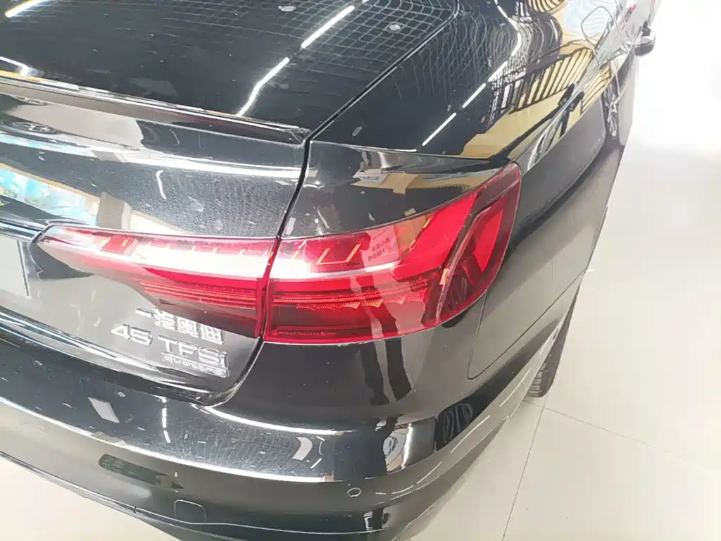 Audi A4L 2020 45 TFSI quattro Premium Dynamic — фото 8
