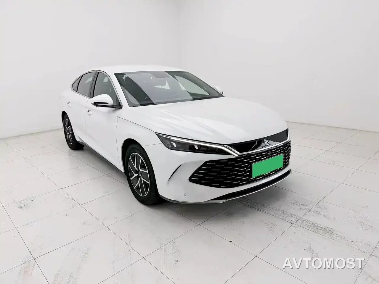 BYD Qin L 2024 DM-i 80KM Leading Edition — фото 3