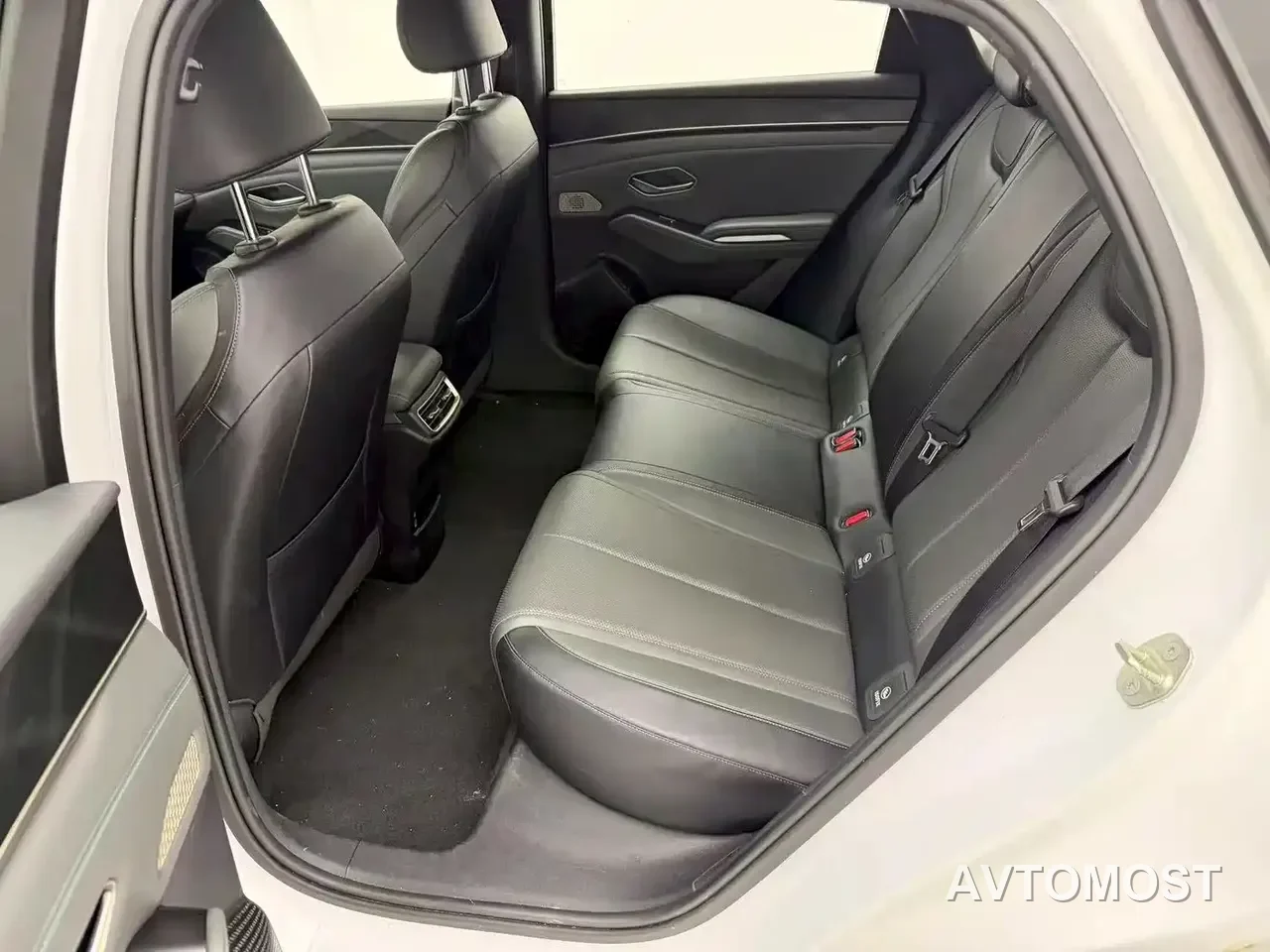 BYD Qin L 2024 DM-i 80KM Leading Edition — фото 5