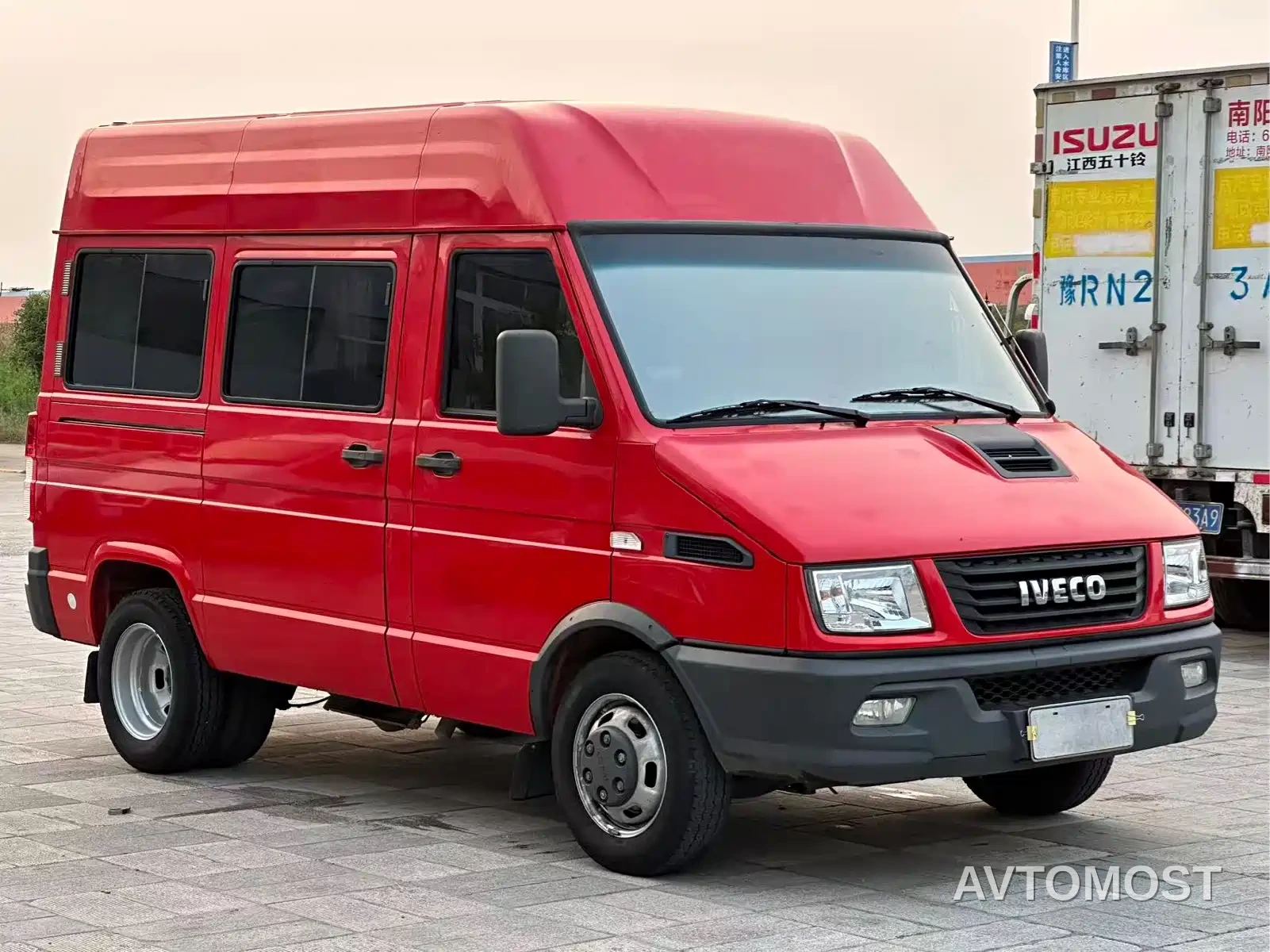 Iveco Daily 2023 Model 2.5T A35M1 Short Wheelbase Medium Roof Dual Tires Sliding Door 5-9 Seats — фото 3