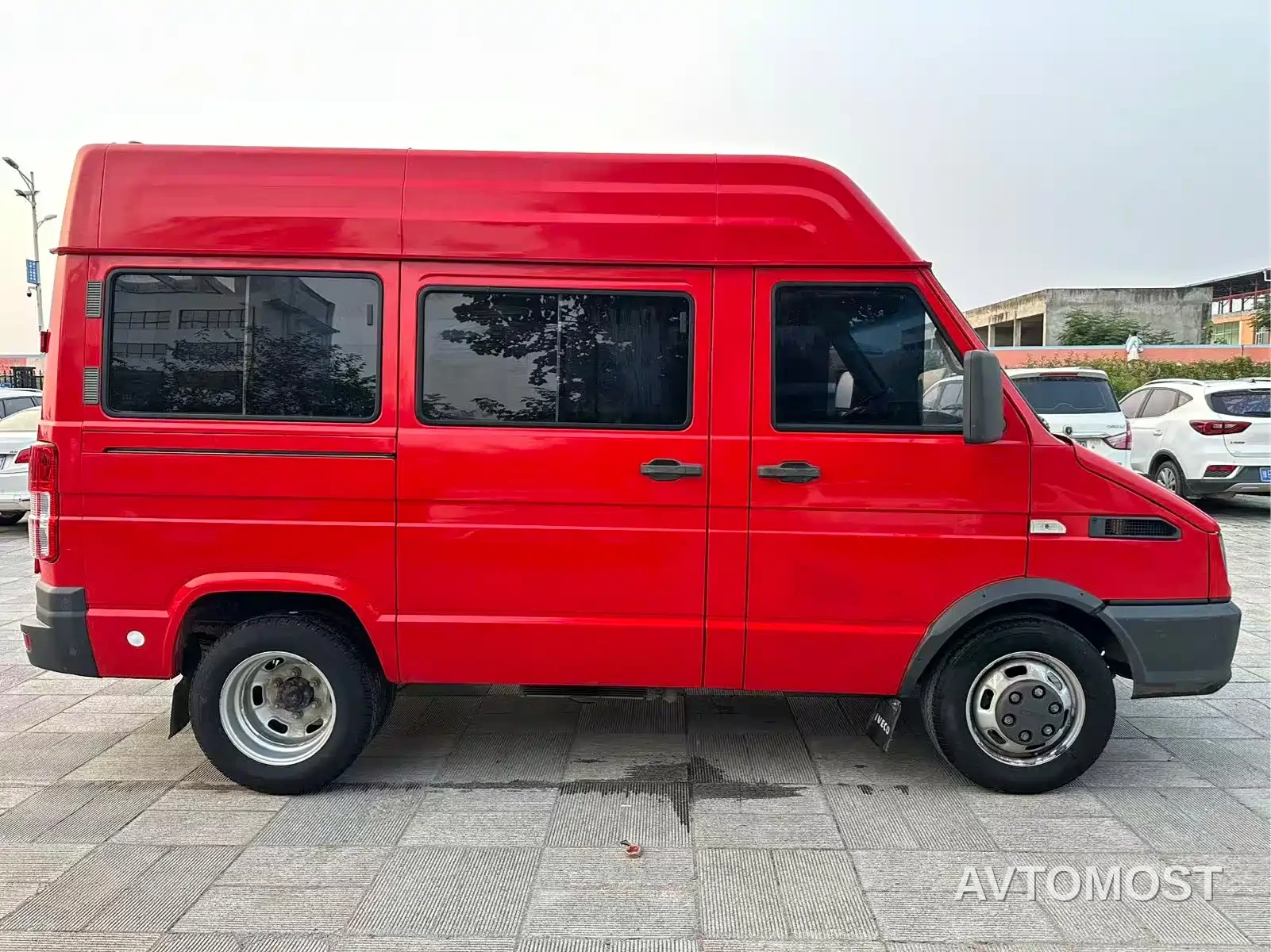 Iveco Daily 2023 Model 2.5T A35M1 Short Wheelbase Medium Roof Dual Tires Sliding Door 5-9 Seats — фото 4
