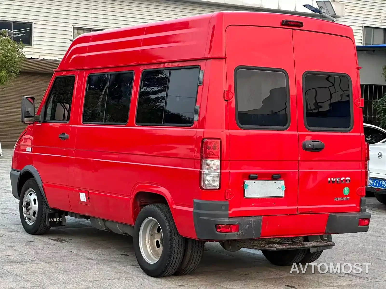 Iveco Daily 2023 Model 2.5T A35M1 Short Wheelbase Medium Roof Dual Tires Sliding Door 5-9 Seats — фото 7