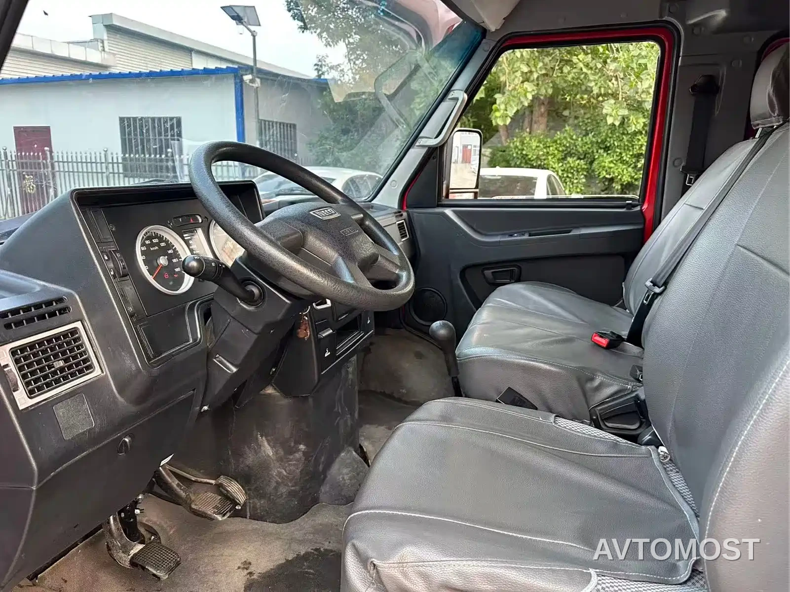 Iveco Daily 2023 Model 2.5T A35M1 Short Wheelbase Medium Roof Dual Tires Sliding Door 5-9 Seats — фото 8
